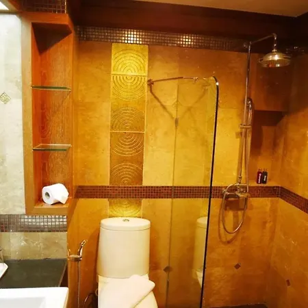 Chada Thai House โรงแรม 3*