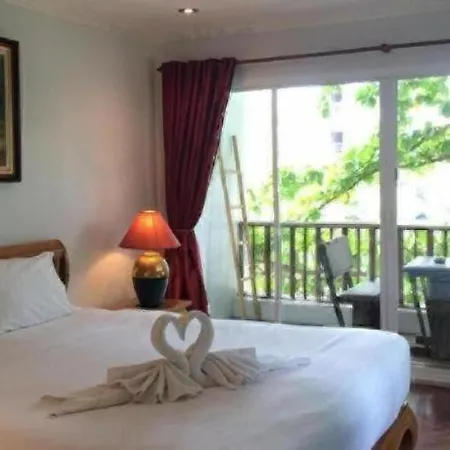 Chada Thai House โรงแรม 3*