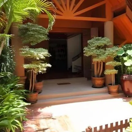 โรงแรม Chada Thai House 3*