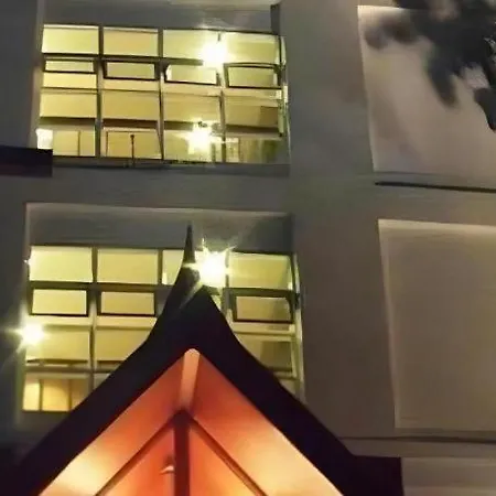 โรงแรม Chada Thai House