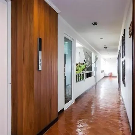 โรงแรม Chada Thai House 3*