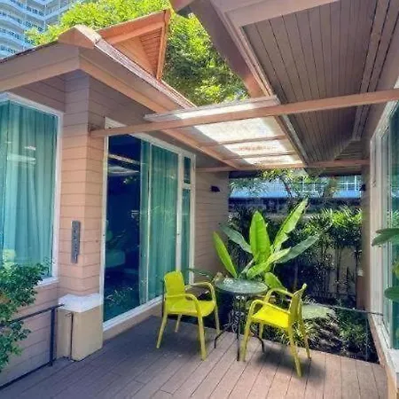Bb House 3*