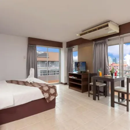 Hotel The 4*
