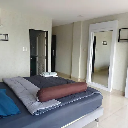 Hostel Treez On Deck2 Pattaya
