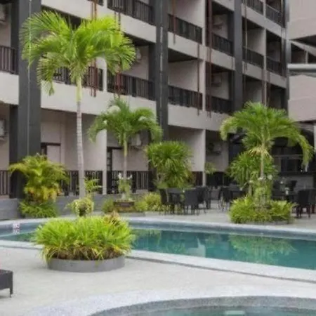โกลเดนท์ทิวลิป เอสเซนเชียล พัทยา โรงแรม 3*