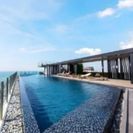 Apartment With Rooftop Pool At Excellent Location