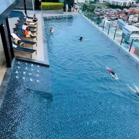 Apartment With Rooftop Pool At Excellent Location *