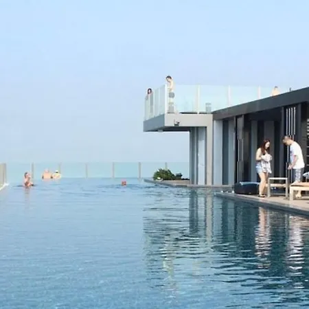 Apartment With Rooftop Pool At Excellent Location