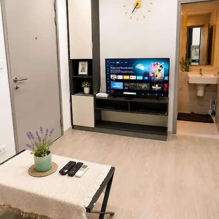 Apartment With Rooftop Pool At Excellent Location *