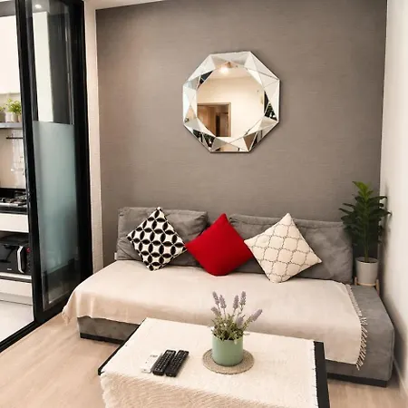 Apartment With Rooftop Pool At Excellent Location *