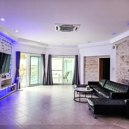 Beachside 4bdr Private Pool For Groups Villa