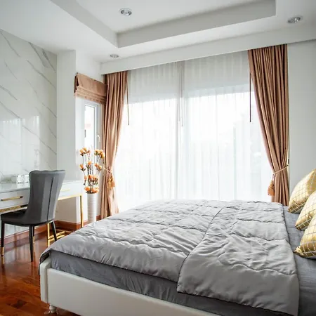 Kw Pool Tai Villa *