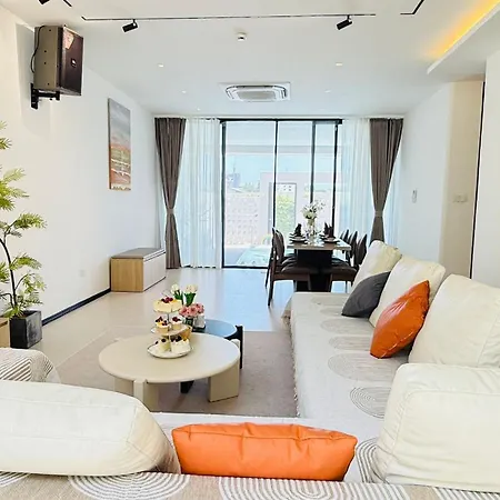 Aura Reserve-4 Bedrooms Three-story Pool Pattaya