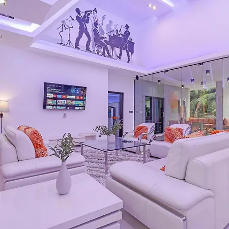 Pratumnak Hill Pool 4br Luxury Estate Pattaya