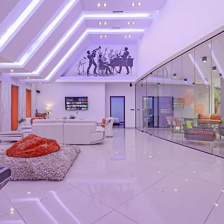 Pratumnak Hill Pool 4br Luxury Estate Pattaya