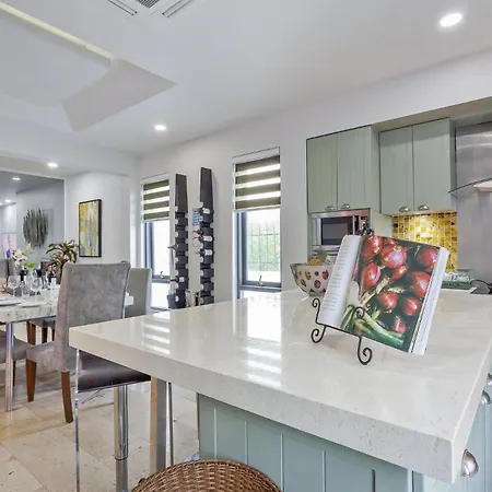 Pratumnak Hill Pool 4br Private Retreat Pattaya