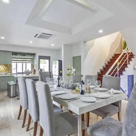 Pratumnak Hill Pool 4br Private Retreat Pattaya