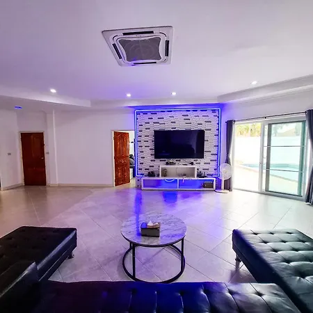 Beachside 4bdr Private Pool For Groups * Pattaya