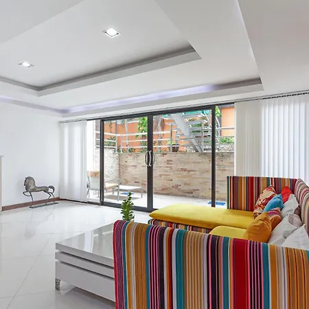 Pratumnak Hill Pool 4br Luxury Estate