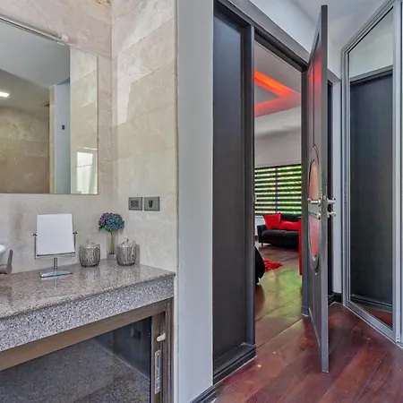 Pratumnak Hill Pool 4br Private Retreat * Pattaya