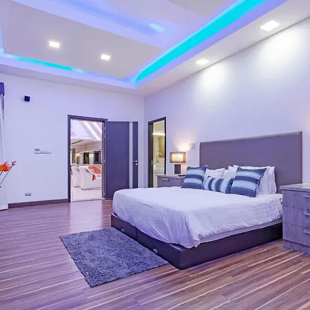 Pratumnak Hill Pool 4br Luxury Estate *