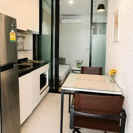 With Rooftop Pool At Excellent Location Apartment *