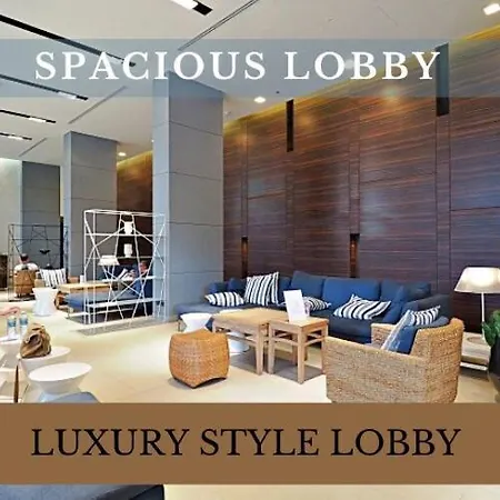 Large High Floor, Pool Great Location Apartment