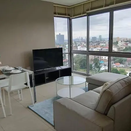 Large High Floor, Pool Great Location