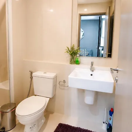 Apartment With Rooftop Pool At Excellent Location