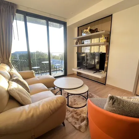 2 Bed Rare Unit With Bath Tub Sea View Apartment *