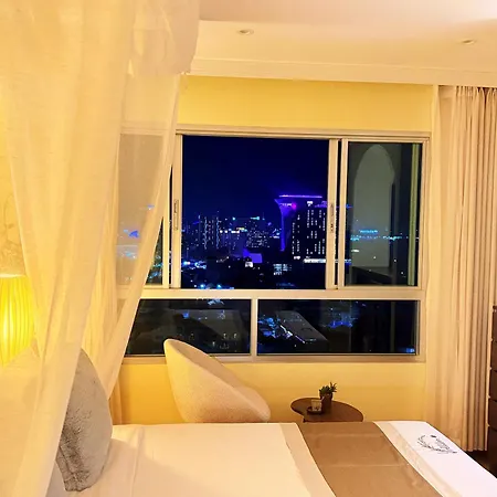 市中心豪华海景落日公寓 高端泰式柚木家具 近terminal 21 Wongamat海滩 Apartment