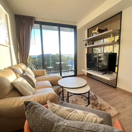 2 Bed Rare Unit With Bath Tub Sea View *