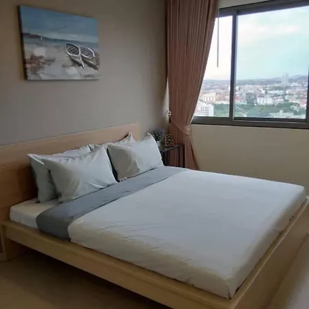 Apartment Large High Floor, Pool Great Location