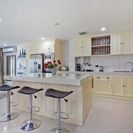 Apartment Pratumnak Hill Penthouse 2br Sea View Pattaya