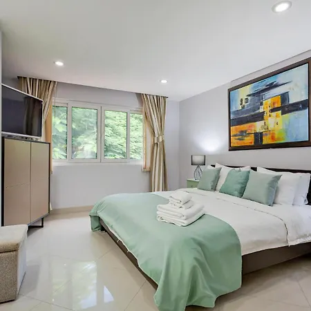Pratumnak Hill Penthouse 2br Sea View Apartment *