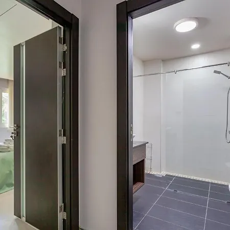 Pratumnak Hill Penthouse 2br Sea View Apartment Pattaya