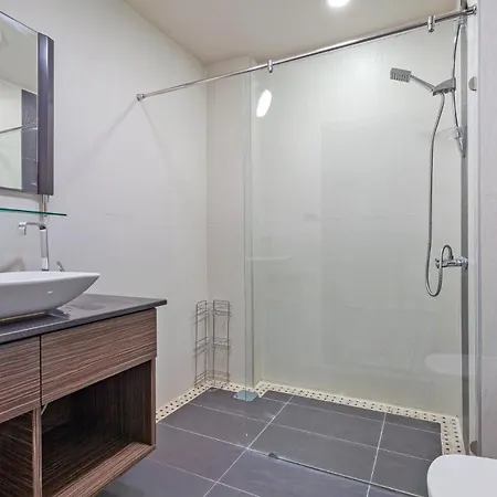 Pratumnak Hill Penthouse 2br Sea View Apartment