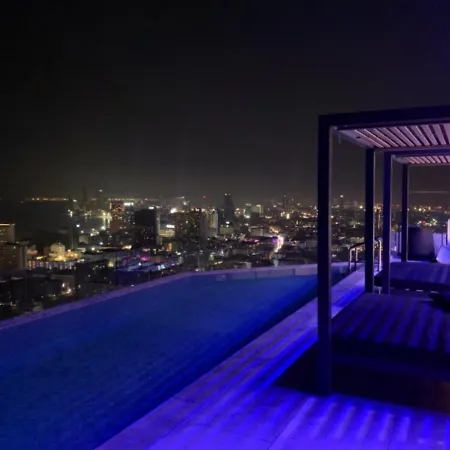 市中心高端公寓arcadia Millennium Tower Apartment Pattaya