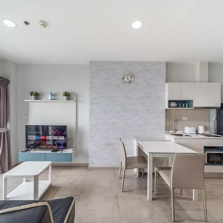 Apartment Muxa 市中心海景公寓 无边泳池近海滩