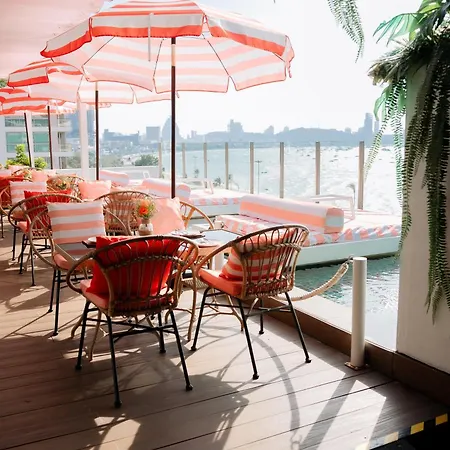 โรงแรม พัทยาซีวิว - Sha Extra 4*
