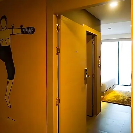 Glow Hotel 4*