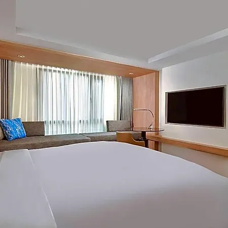 Courtyard By Marriott North Hotel