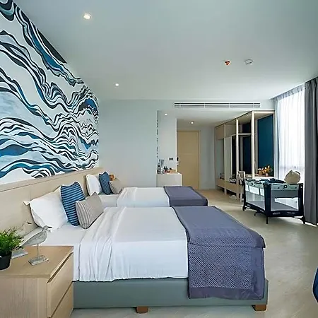Brighton Grand & Convention Hotel