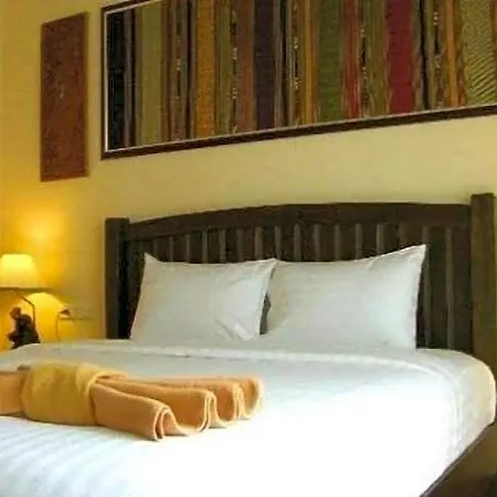 โรงแรม The Red Balcony