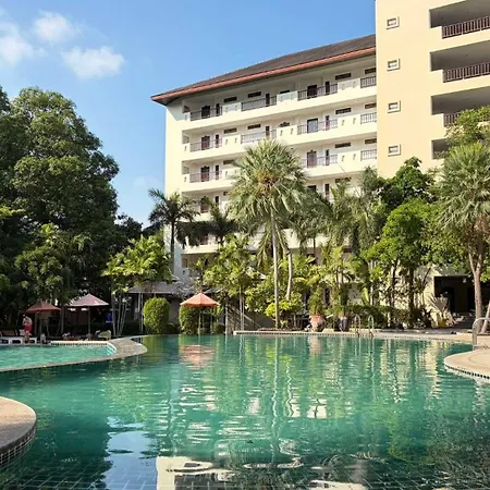 Sunday Wongamat Privacy โรงแรม 4*