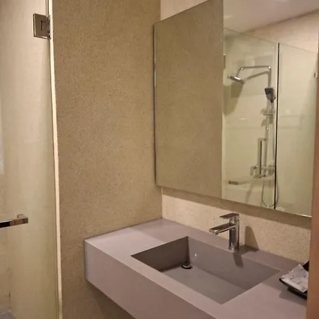 Marine Plaza Hotel 3*