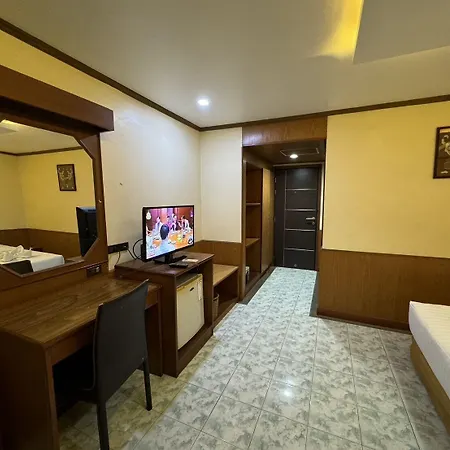 Mr.mac's Place Hotel