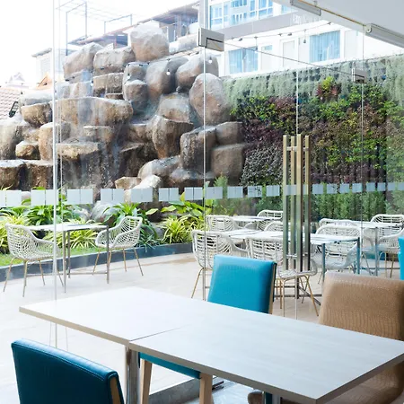Express By Ihg โรงแรม 4*