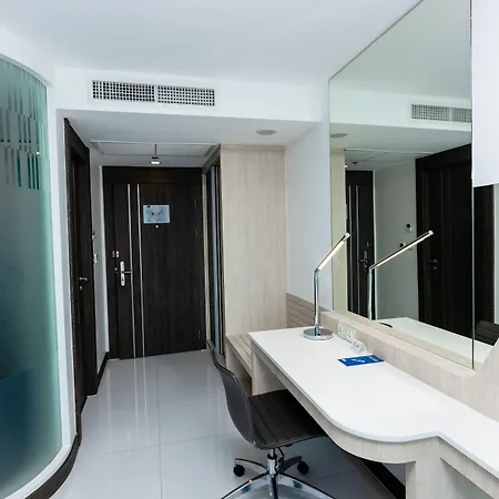 Express By Ihg โรงแรม 4*