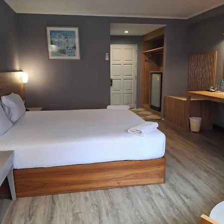 Marine Plaza 3*